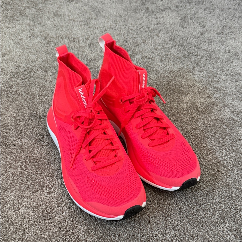 lululemon athletica Women's Chargefeel Mid Workout Shoe